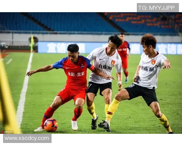 重庆斯威与河北华夏足协杯下半场精彩对决回顾与分析